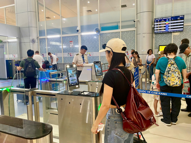 Hướng dẫn làm thủ tục bay dễ dàng với công nghệ nhận diện khuôn mặt tại các sân bay Việt Nam