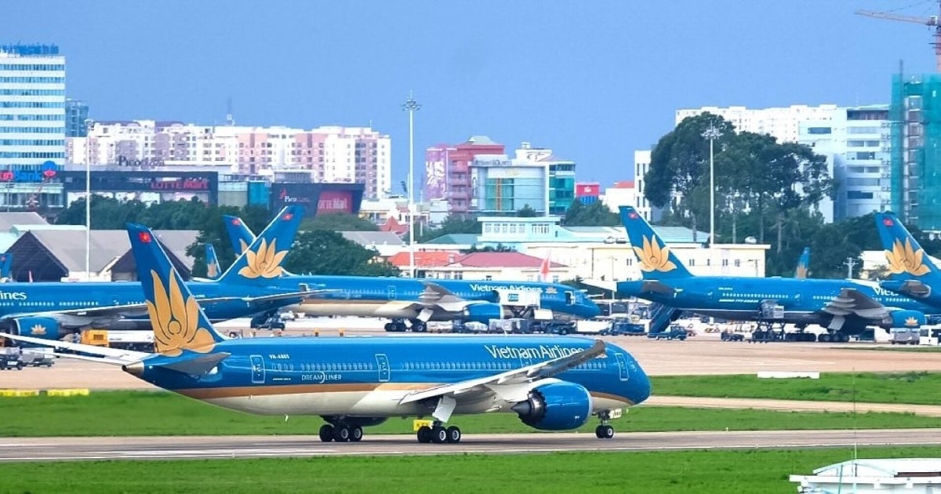 Vietnam Airlines Ngừng 7 Đường Bay Nội Địa Từ 01/04/2026 Và Điều Chỉnh Phụ Phí Nhiên Liệu Quốc Tế