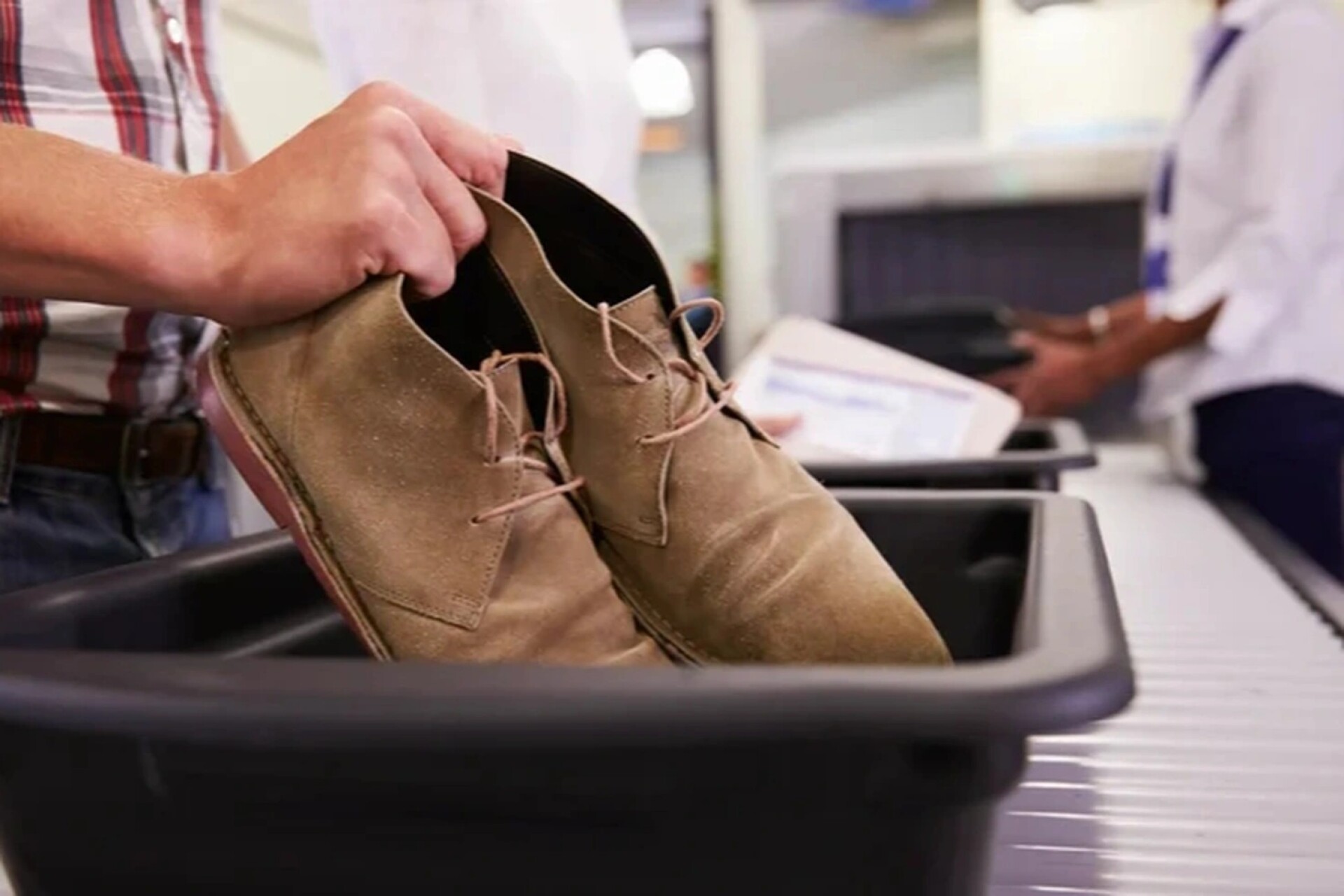 Từ ngày 01/12/2025, hành khách khi qua cổng an ninh sẽ không phải cởi giày, để riêng laptop